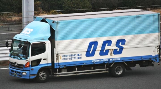 Ciężarówka z logotypami OCS