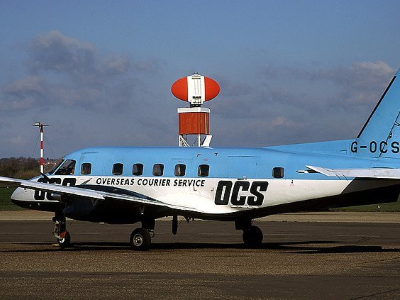 Mały samolot pasażerski OCS przygotowany do startu