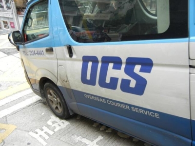 Samochód OCS rozwożący prasę w Chinach